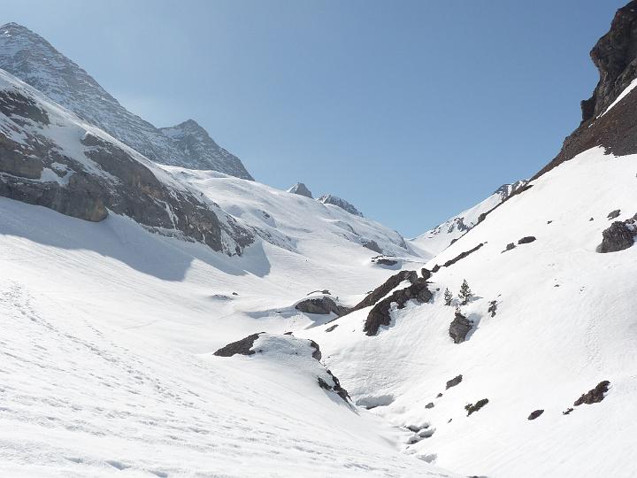 TourMars2009 019.jpg - Montée toujours tranquille dans le vallon de  Pouey Aspé
